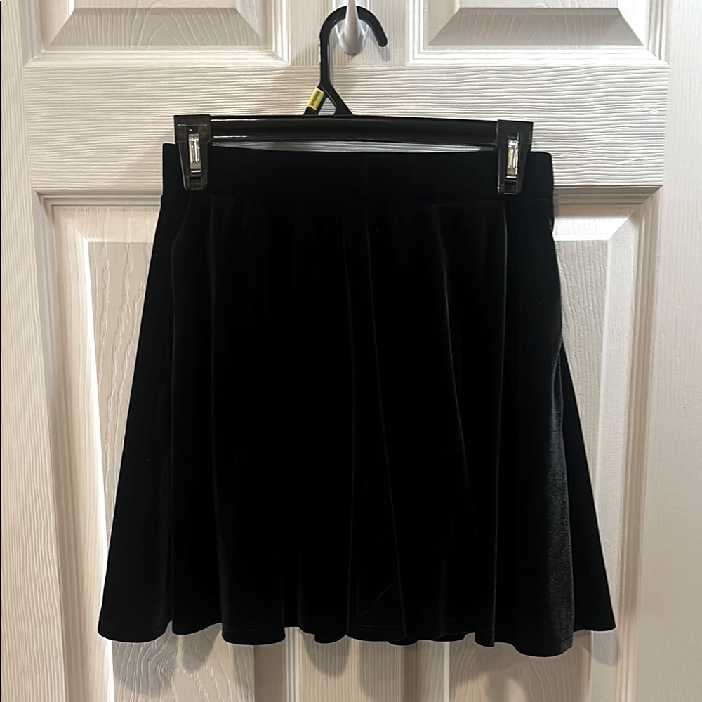 Hot Topic Black Velvet Skater Skirt With Pockets